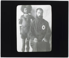 Nouvelle-Guinée [Portrait du Père André Jullien et d'un néo-guinéen]
