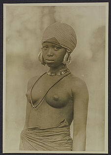 Jeune fille peul, Barkoya, Gaoual, Guinée