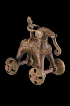 Figurine votive figurant un éléphant monté par un personnage