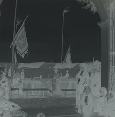 Pélerinage annuel de Phu-Giai : entrée du temple, fidèles et marchands