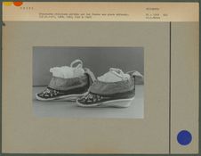 Chaussures chinoises portées par les femmes aux pieds déformés