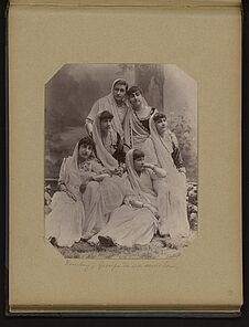 Bombay, groupe de six soeurs Parsi
