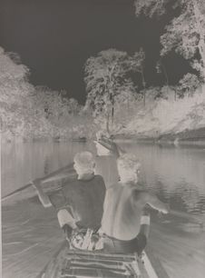 En pirogue sur la basse Sé Bang Fai