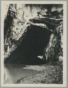 Grotte de Poung