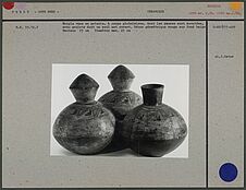 Triple vase en poterie à corps globulaire