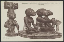 Dahomey - Le Roi Béhanzin rendant la justice, assisté de deux de ses femmes -…