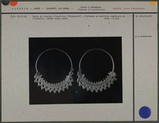 Paire de boucles d'oreilles en métal