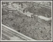 Sans titre [vue aérienne d'un site archéologique mexicain, plateforme…