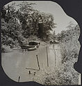 Siam Réap. Sampan à gauche. Rivière dans la forêt d'Angkor