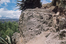 Cajamarca. Profil de deux sièges cubiques. Cerro Santa Apolonia. Double siège en…