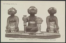 Dahomey - Le Roi Béhanzin rendant la justice, assisté de deux de ses femmes…