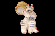 Figurine représentant un des renards musiciens