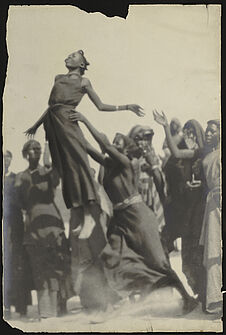 Tchad. Danseuses Toubou à N'Guigmi