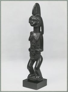 Statuette. Bembé [statuette anthropomorphe féminine]