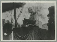 Vincennes. Le maréchal Lyautey prononçant son discours à la cérémonie de la pose…