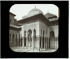 Grenade. Alhambra. Cour des Lions. Pavillon du Levant
