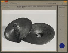 Une paire de cymbales plates, en bronze