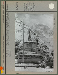 Grand chorten contenant les cendres du précédent Lama