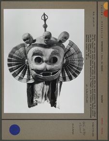 Masque de lama représentant une tête de mort