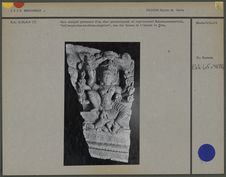 Bois sculpté provenant d'un char représentant Maharashasuramardini, une des…