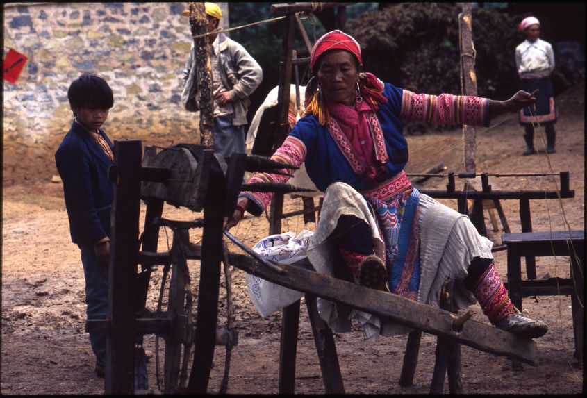 Préparation du fil pour le tissage