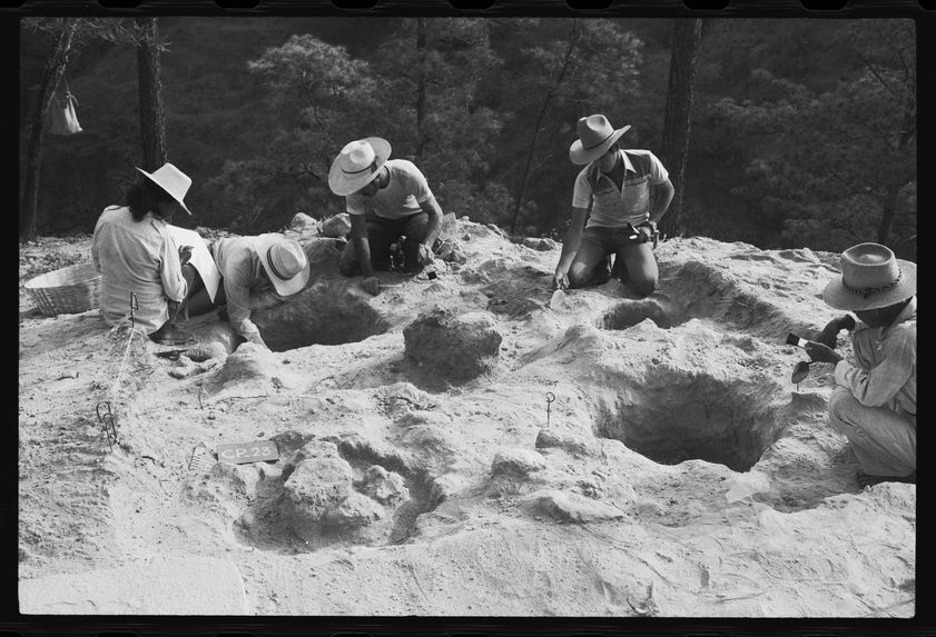 Fouille du cimetière de la Campana à Mixco Viejo, Guatemala