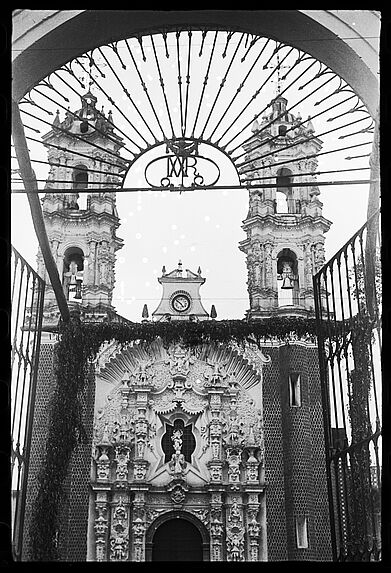 Sans titre [bande film de quatre vues concernant l'église d'Ocotlán]