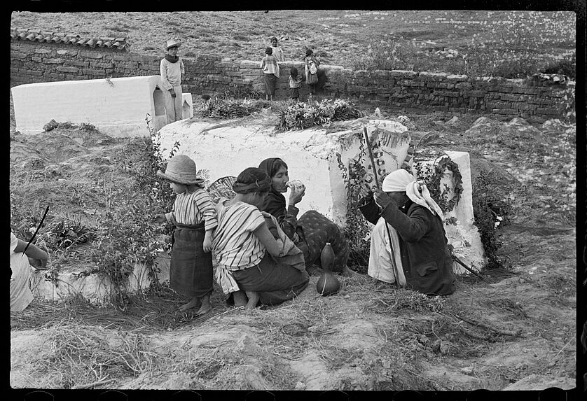 Sans titre [bande film de six vues concernant la fête de la Toussaint à Colotenango]