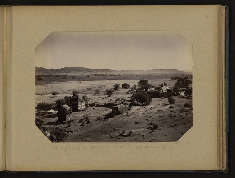 Vue générale des tombeaux à Rosa