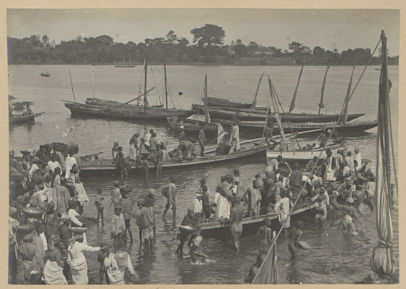 La famine à Sierra-Leone, prise d'assaut d'une barque apportant du froufrou