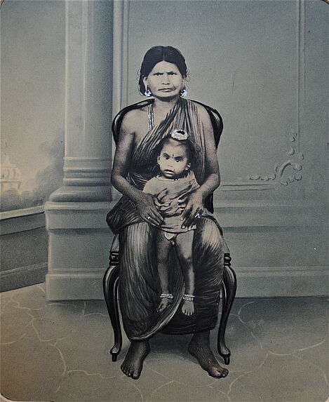 Minakshi Ammal [portrait d'une femme et d'un enfant]