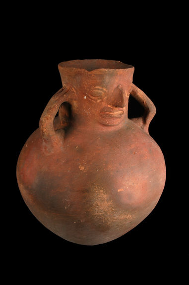 Vase à goulot céphalomorphe