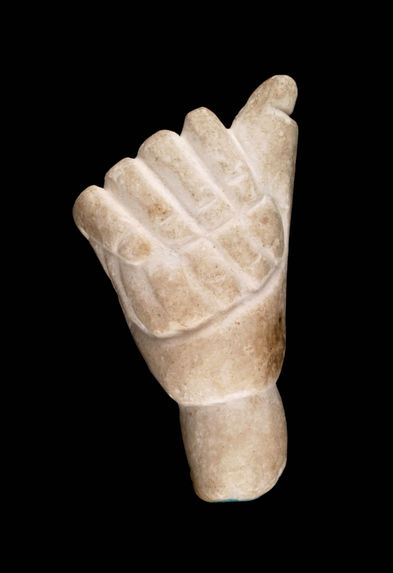 Amulette en forme de main