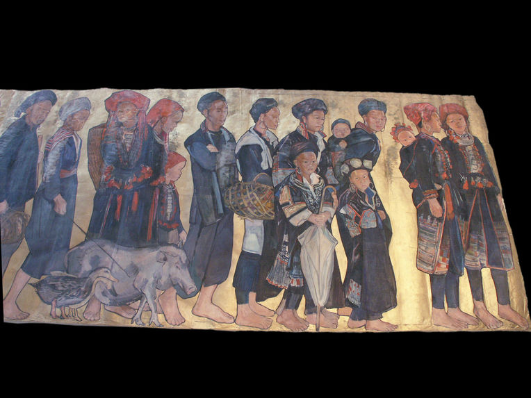 Cortège de quatorze personnages, cinq enfants et deux hommes indochinois