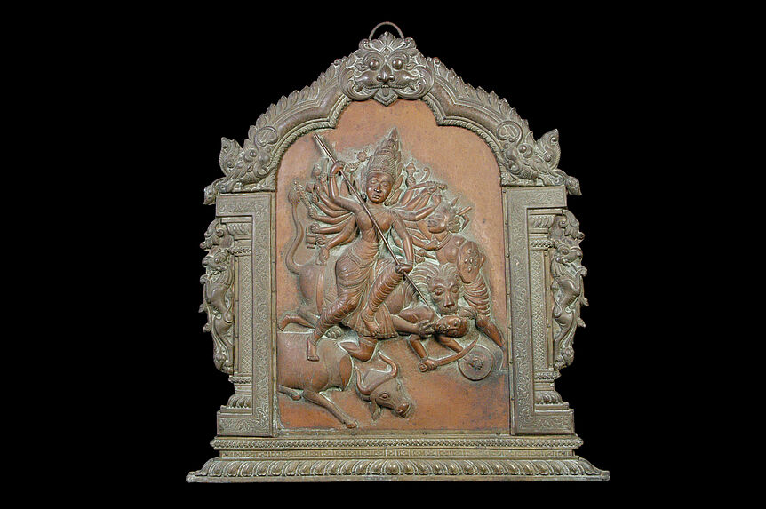 Panneau en bas-relief: Durga