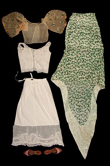 Costume de femme : sarong