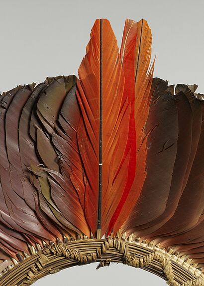 Elément de diadème : couronne de plumes