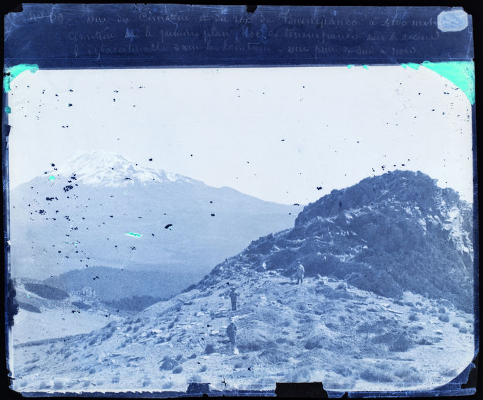Popocatepetl, vue du cimetière et du roc de Tenenepanco