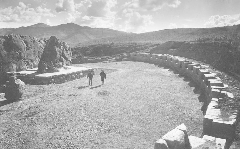 Amphithéâtre et monolithe incasiques