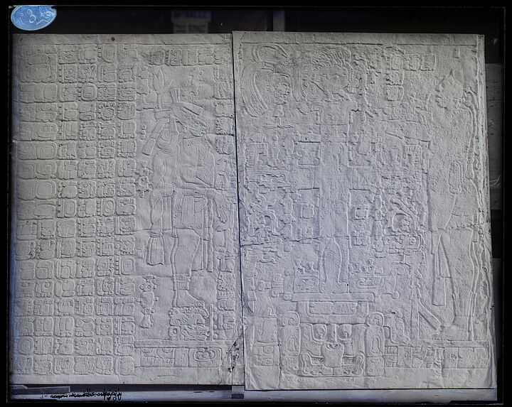 Palenque. Bas-relief intérieur du temple de la Croix n°2