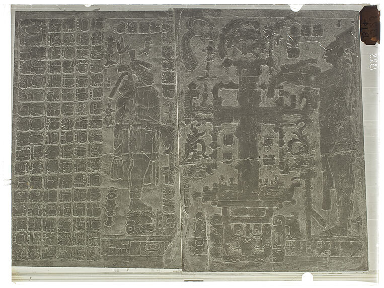 Palenque. Bas-relief du temple de la Croix