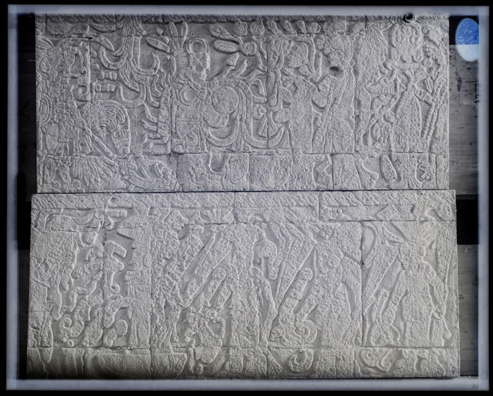 Chichen-Itza. Bas-relief intérieur placé dans une chambre