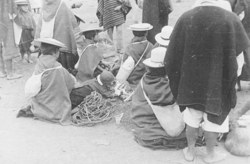 Femmes Guambiano vendant des oignons