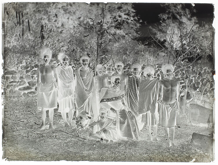 Don Lorenzo avec des hommes d'Adonara [Portrait collectif]