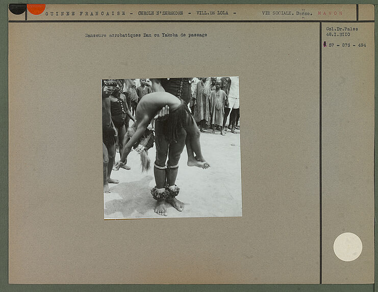 Danseurs acrobatiques Dan ou Yakoba