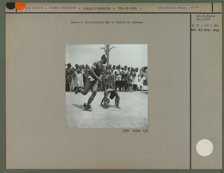 Danseurs acrobatiques Dan ou Yakoba