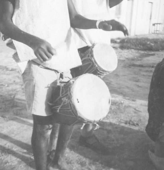 Orchestre dans un village de lépreux