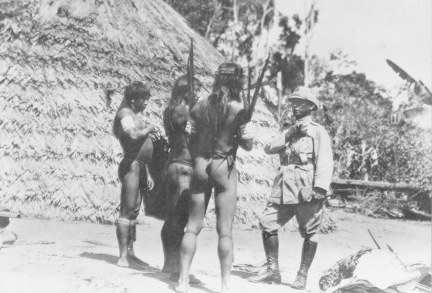 Le Général Rondon et des indiens Pianokoto