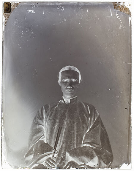 Ambassade Cochinchinoise à Paris- 1863 [Portrait de face, en buste, d'un homme]