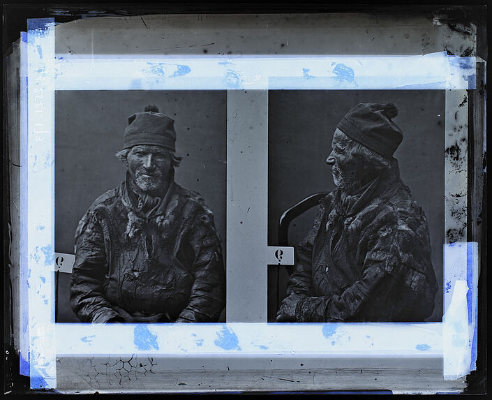 Lapon [Portrait d'un homme assis sur une chaise ; face et profil]